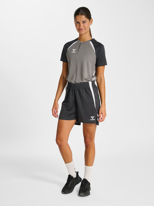 hmlLEAD 2.0 SHORTS WOMAN, ASPHALT, model