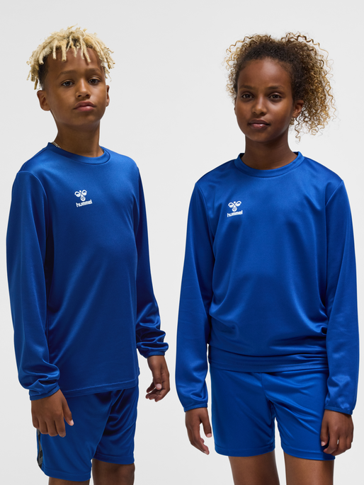 hmlESSENTIAL SWEATSHIRT KIDS, TRUE BLUE, model