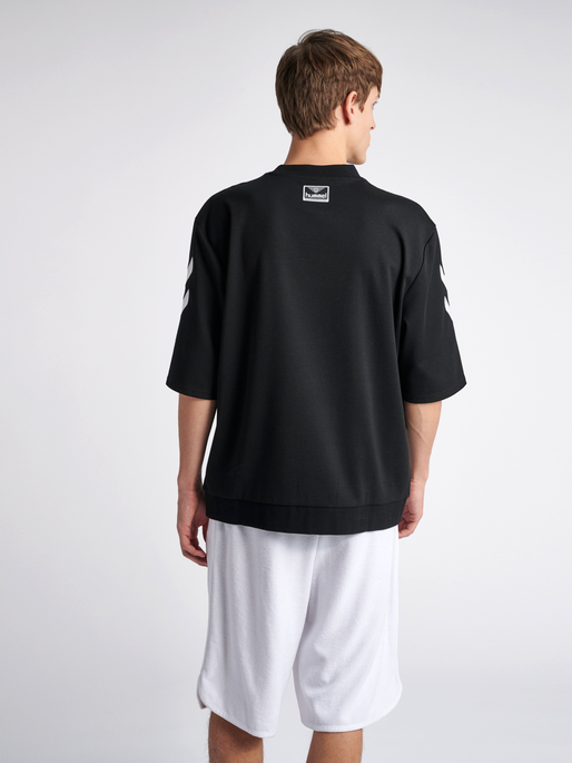 hmlCLAES LOOSE T-SHIRT S/S, 2001, model