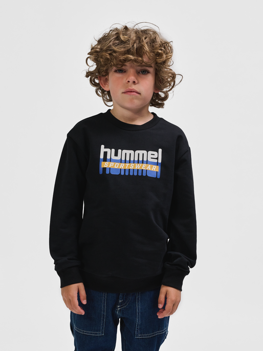 hmlTUKAS SWEATSHIRT, BLACK, model