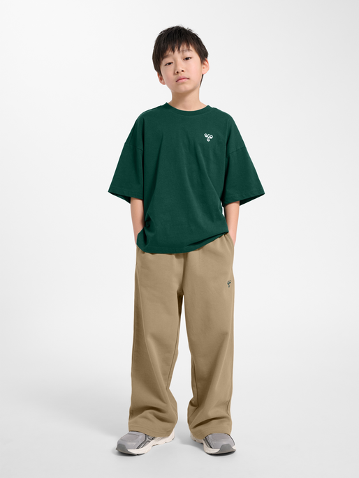 hmlJR SILLY S/S BOXY T-SHIRT SOLID, FOREST BIOME, model