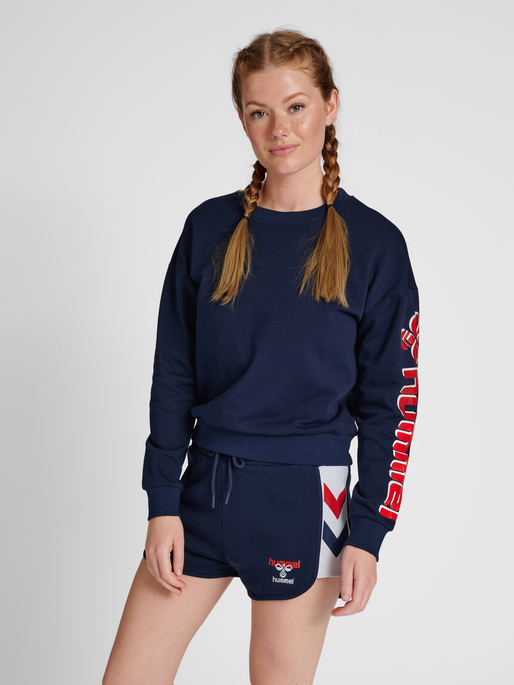 hmlIC KIM SWEATSHIRT, PEACOAT, model