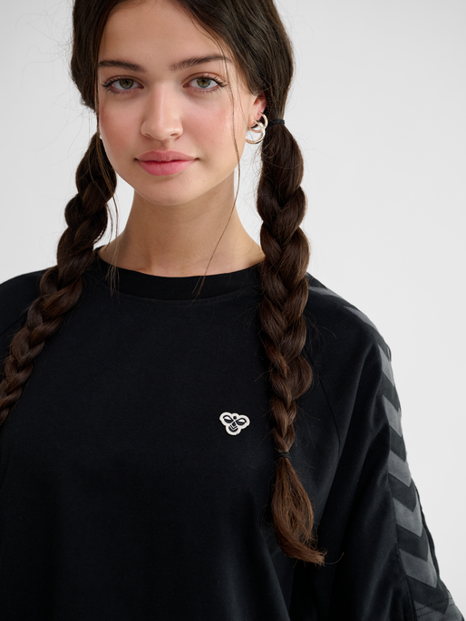 hmlARCHIVE LOOSE T-SHIRT S/S, BLACK/EBONY, model