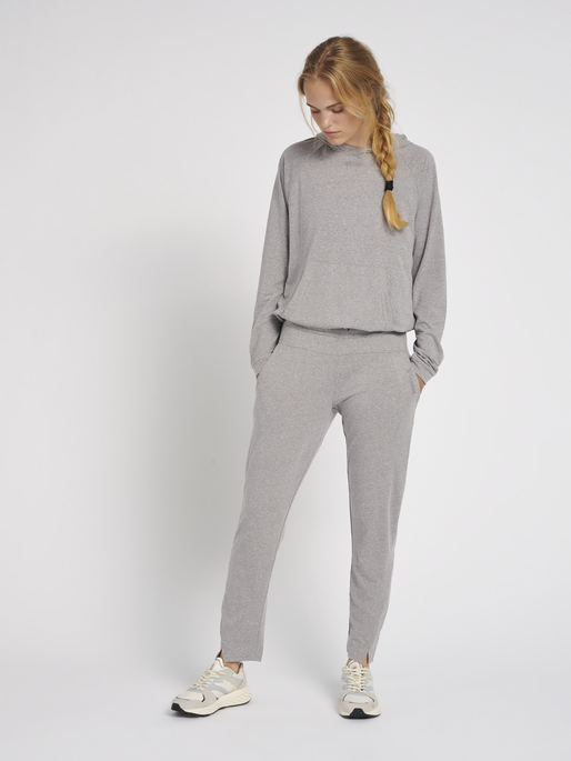 hmlZANDRA REGULAR PANTS, 2006, model