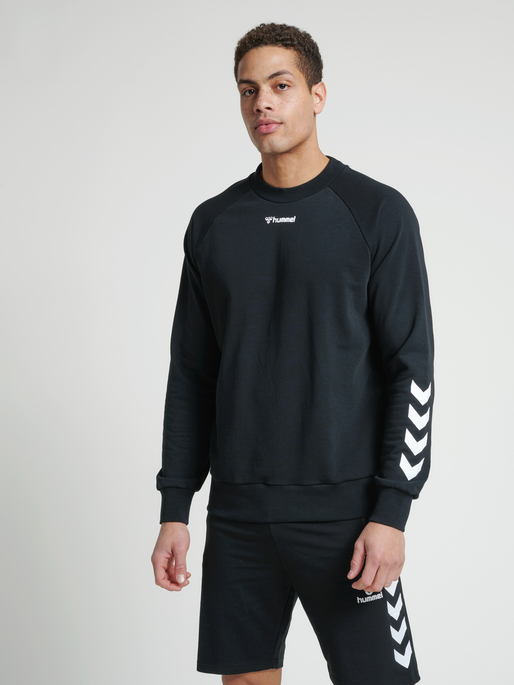 hmlISAM SWEATSHIRT, 2001, model