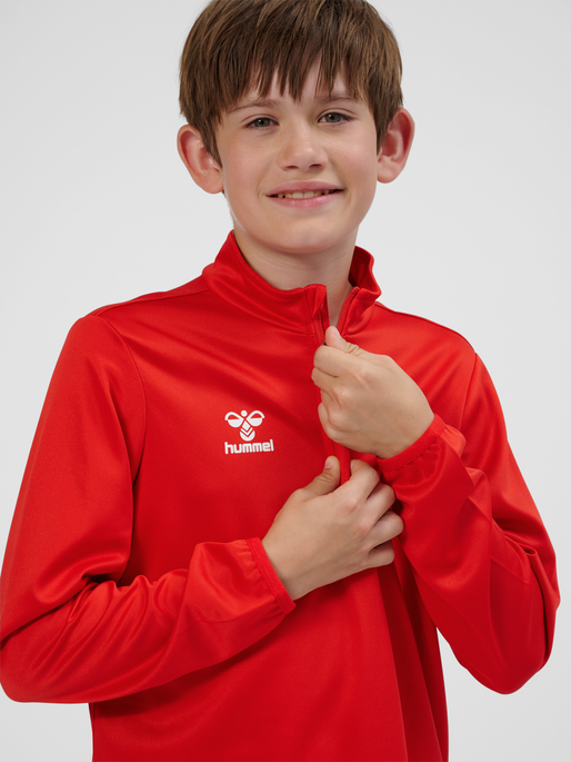 hmlESSENTIAL HALF-ZIP KIDS, TRUE RED, model