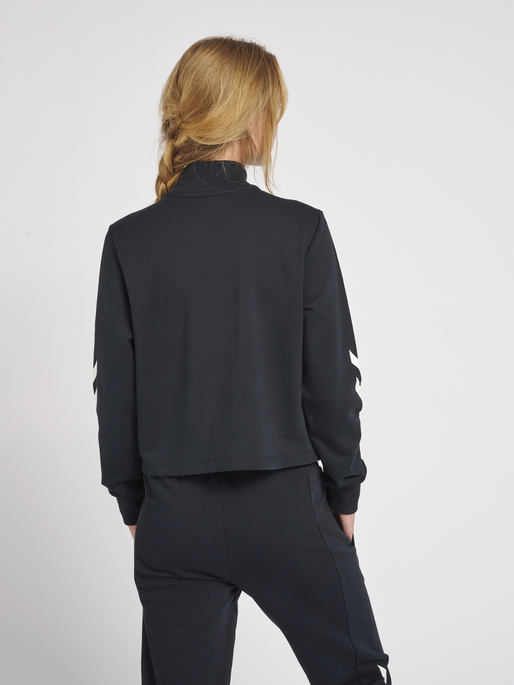 hmlLGC NIKKA CROPPED HALFZIP, BLACK, model