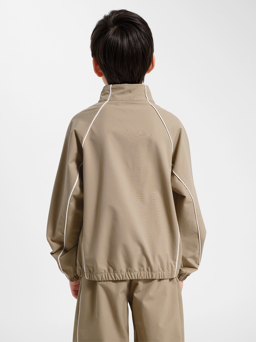 hmlJR STREET TRACKSUIT JACKET, SILVER MINK, model