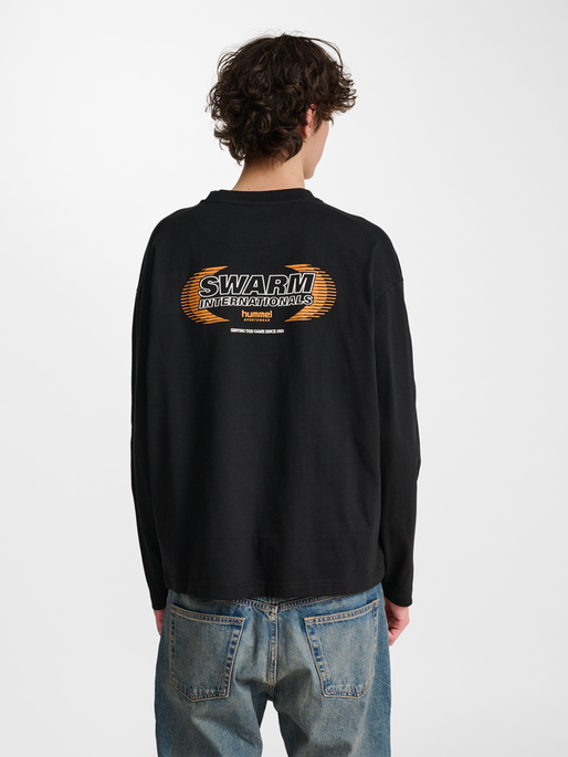hmlLOOSE T-SHIRT L/S SW, BLACK, model
