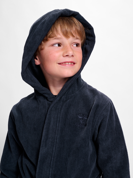 hmlKIRBY ROBE, OMBRE BLUE, model