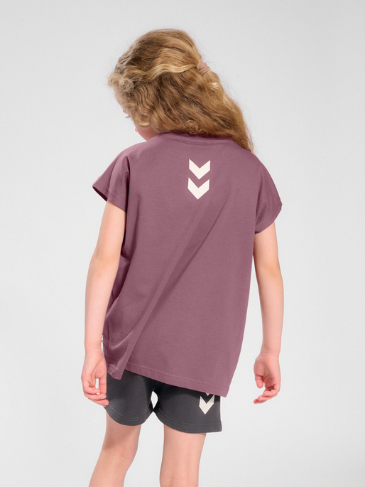 hmlNOVA SHORTS SET, ROSE BROWN, model