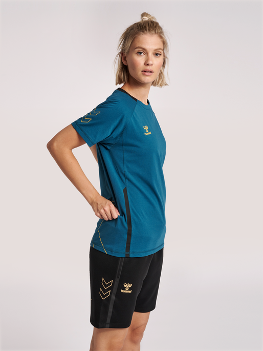hmlCIMA XK T-SHIRT S/S WOMAN, BLUE CORAL, model