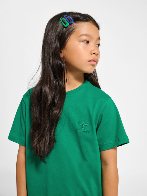 hmlTRELLE T-SHIRT S/S, PEPPER GREEN, model