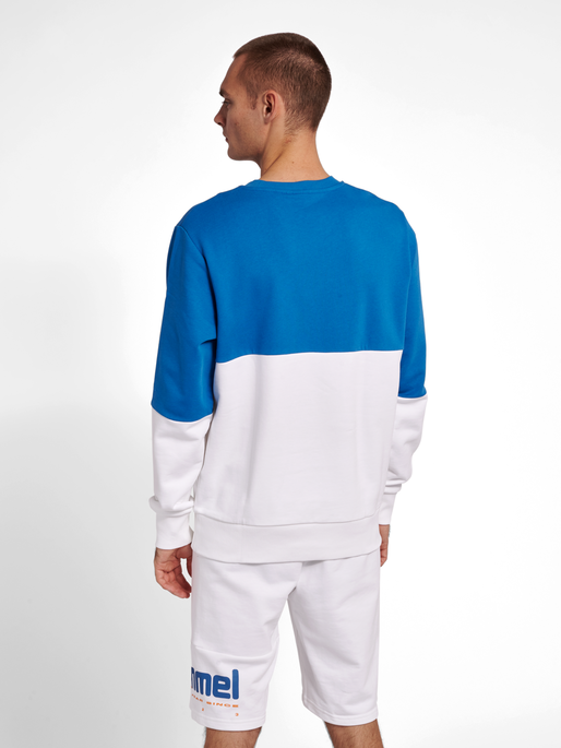 hmlLGC MANFRED SWEATSHIRT, WHITE, model