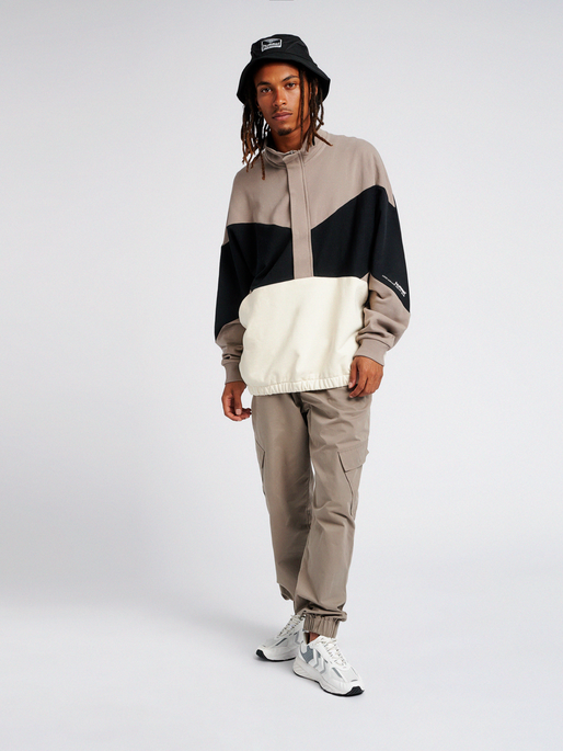 hmlURBAN OVERSIZED SWEATSHIRT, 1452, model