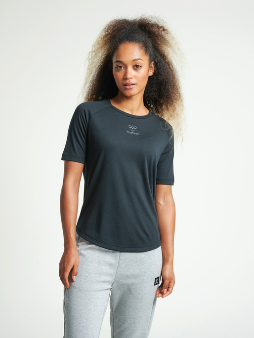 hmlVANJA T-SHIRT S/S, 2001, model