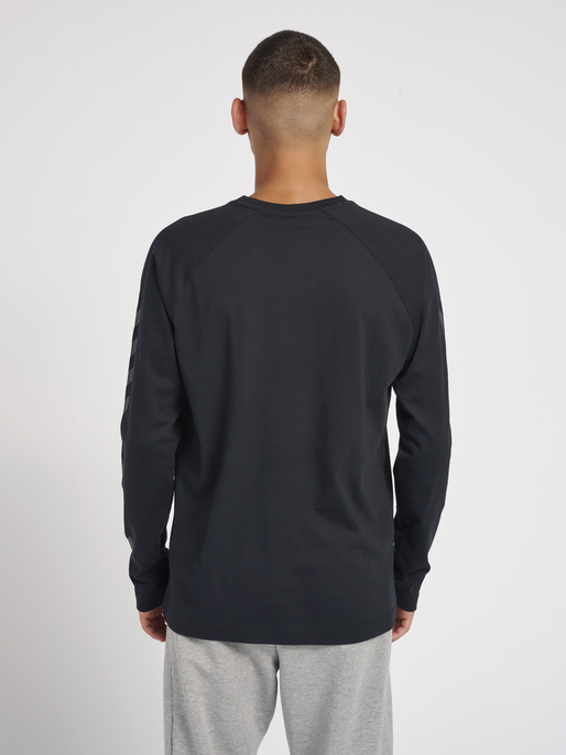 hmlLGC MUSA T-SHIRT L/S, 2001, model