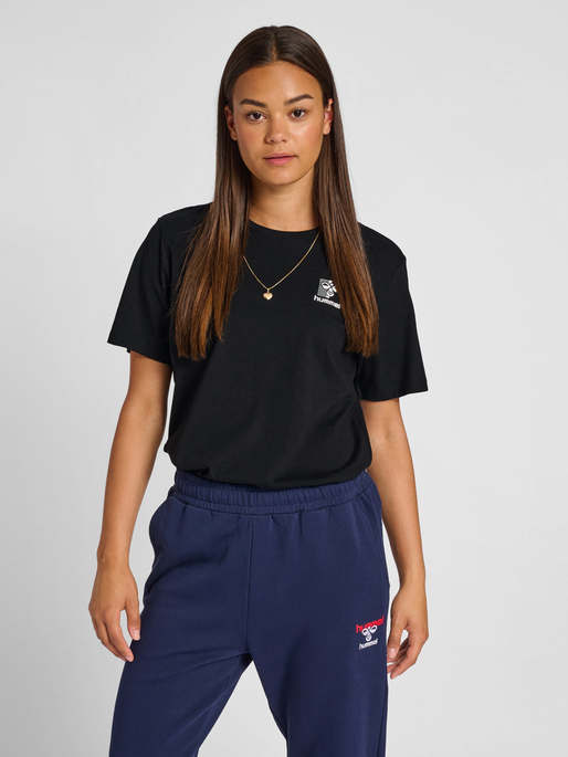 hmlIC MARTY T-SHIRT, 2001, model