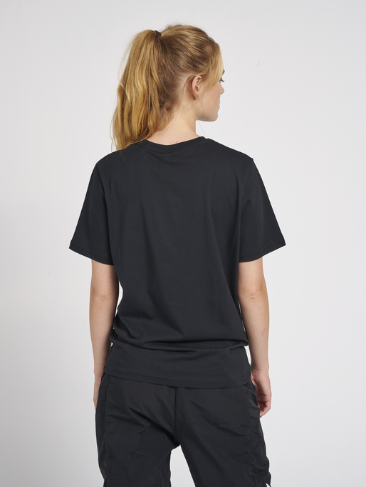 hmlLGC MUSA T-SHIRT, 2001, model