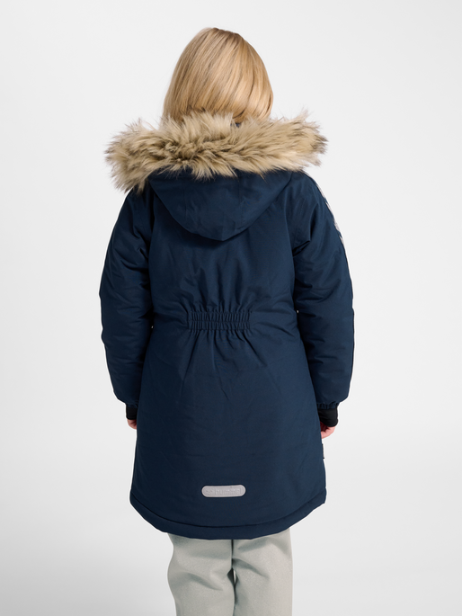 hmlLEAF TEX COAT, BLACK IRIS, model