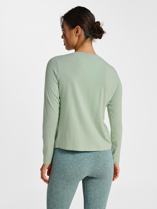 hmlYOGA SOFT LOOSE W T-SHIRT LS, FROSTY GREEN, model