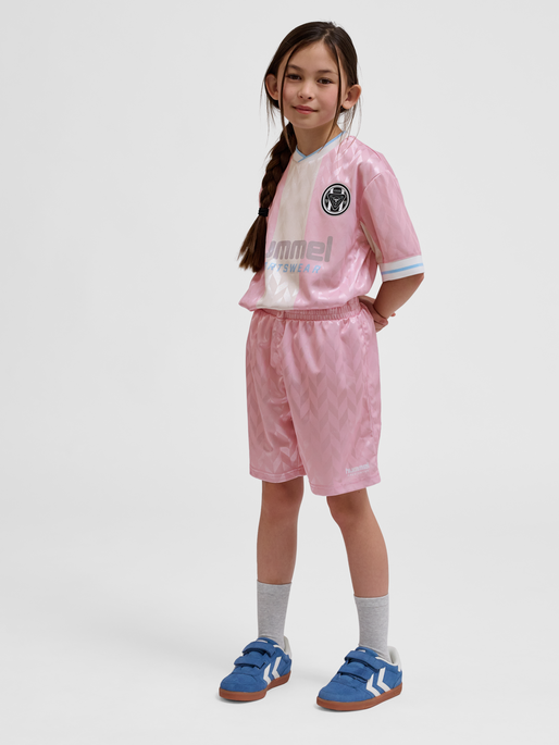 hmlJR FB SHORTS, WINSOME ORCHID, model