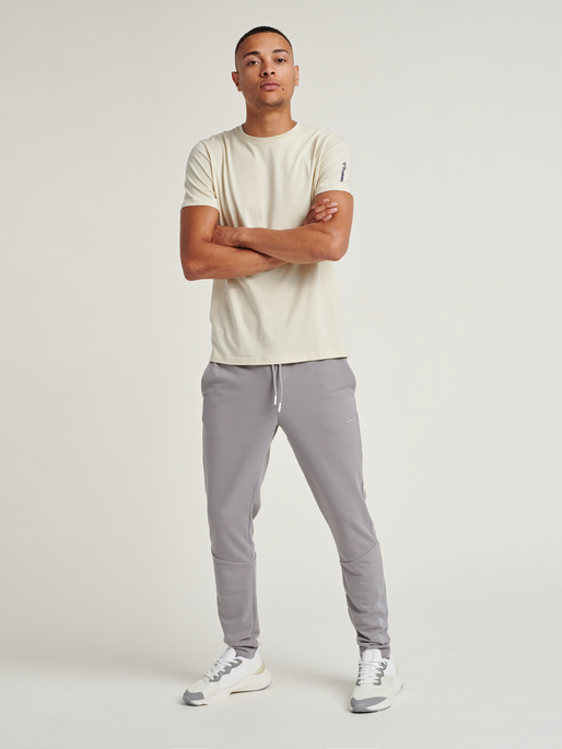 hmlMILO T-SHIRT, 9804, model