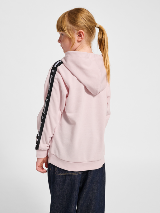 hmlJR DANCE HOODIE, BARELY PINK, model
