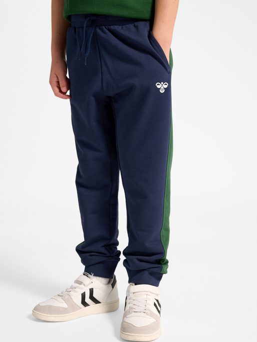 hmlESSEN PANTS, DRESS BLUES, model