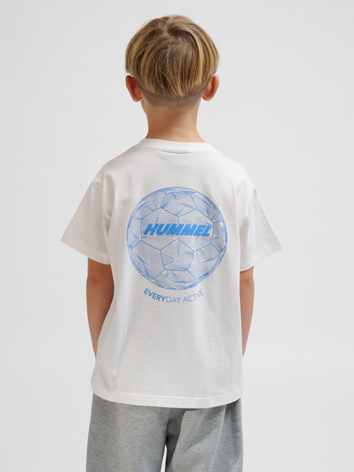 hmlCASPER T-SHIRT S/S, MARSHMALLOW, model
