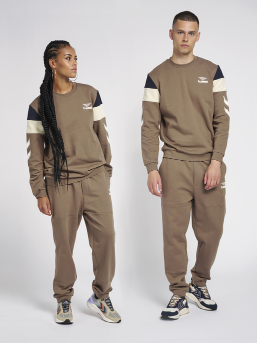 hmlSTEPHAN SWEATSHIRT, 8058, model