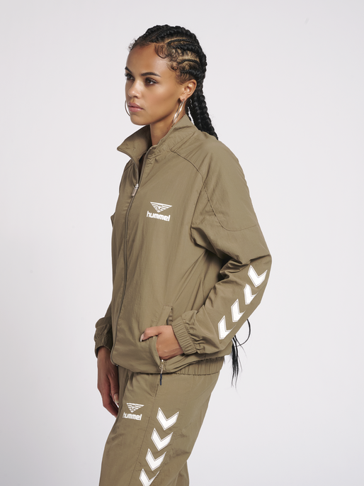 hmlNIKKI ZIP JACKET, 8058, model