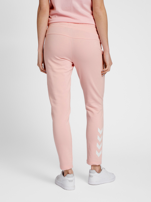 hmlNONI 2.0 TAPERED PANTS, CHALK PINK, model