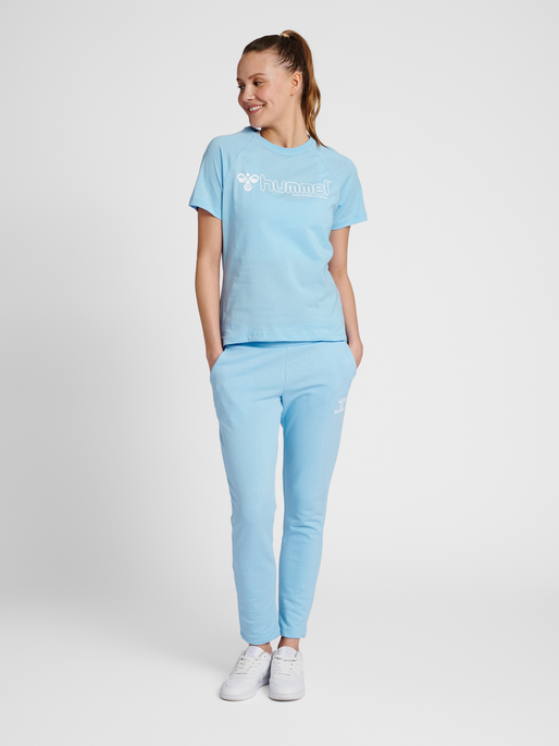 hmlNONI 2.0 T-SHIRT, PLACID BLUE, model