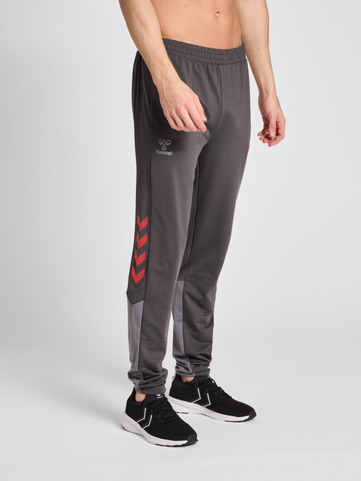hmlPRO GRID GK SWEATPANTS, FORGED IRON/QUIET SHADE, model