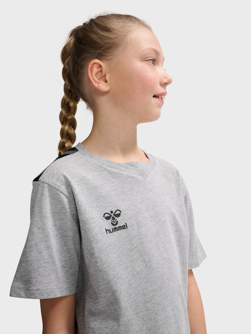 hmlAUTHENTIC CO T-SHIRT S/S KIDS, GREY MELANGE, model