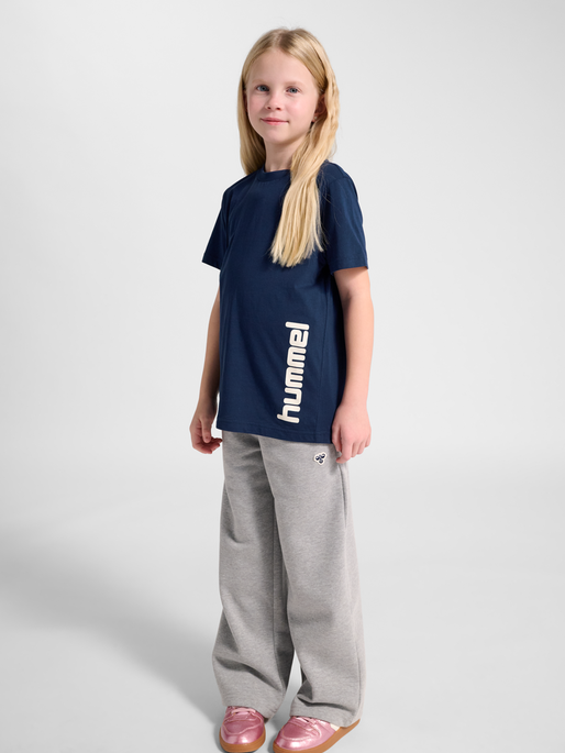 hmlJR REG GRAPHIC T-SHIRT S/S, DRESS BLUES, model