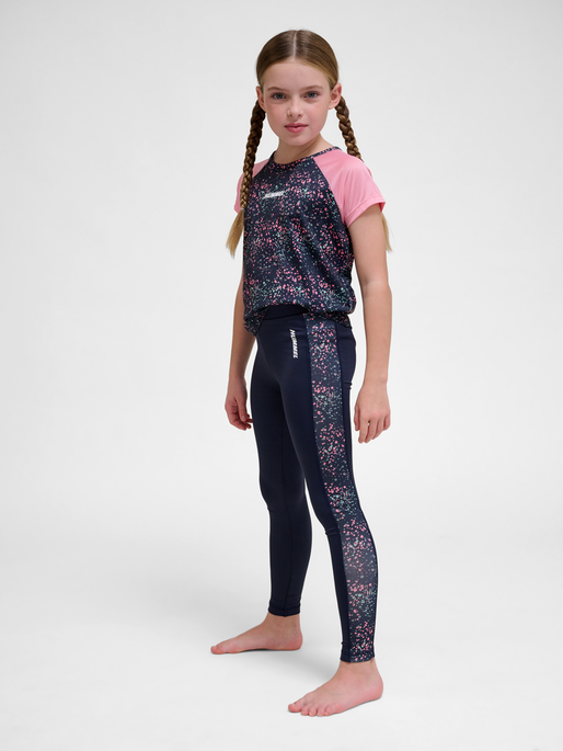 hmlSANNE TIGHTS, PARISIAN NIGHT, model