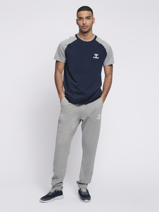 hmlMARK T-SHIRT S/S, 1009, model