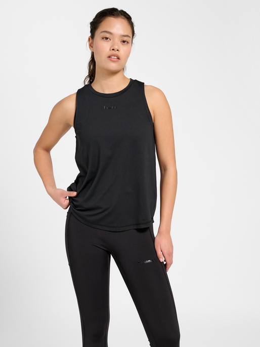 hmlVANJA TECH TOP, BLACK, model
