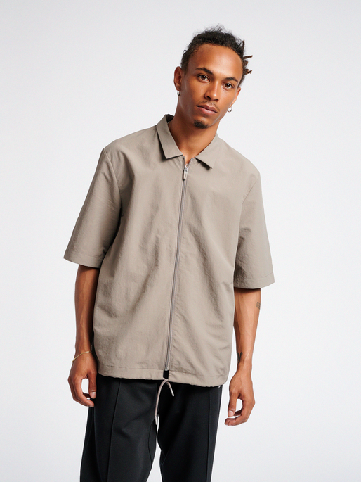 hmlEXPLORER SHIRT, 1452, model