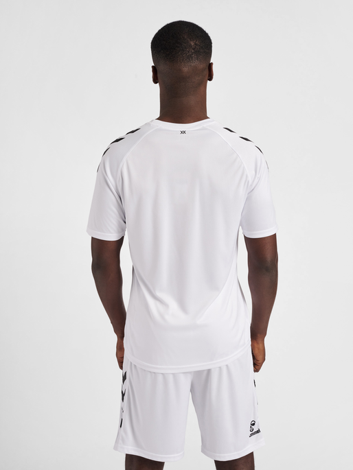 hmlCORE XK CORE POLY T-SHIRT S/S, WHITE, model