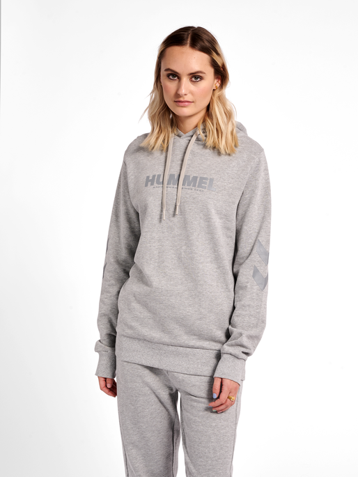 hmlLEGACY LOGO HOODIE, GREY MELANGE, model