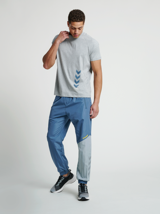 hmlSULLIVAN LOOSE PANTS, CHINA BLUE, model