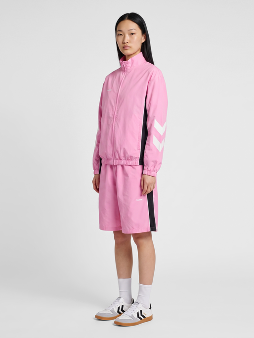 hmlI-D RIPSTOP TRACK SHORTS, BEGONIA PINK, model