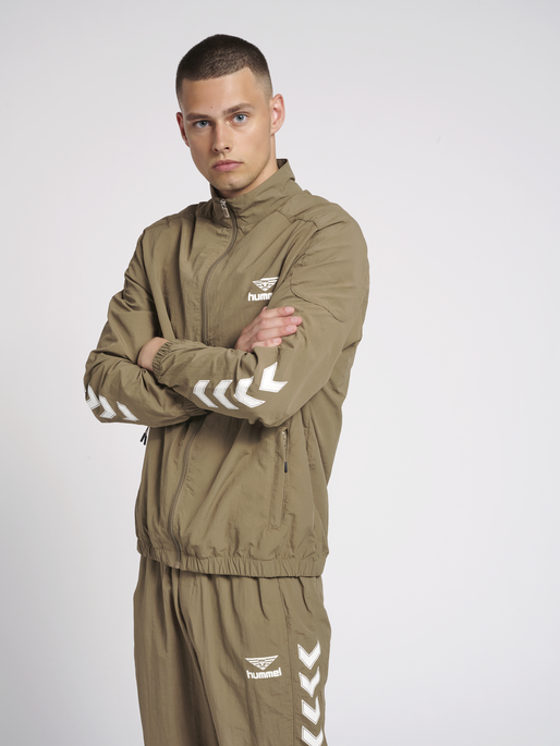 hmlNIKKI ZIP JACKET, 8058, model