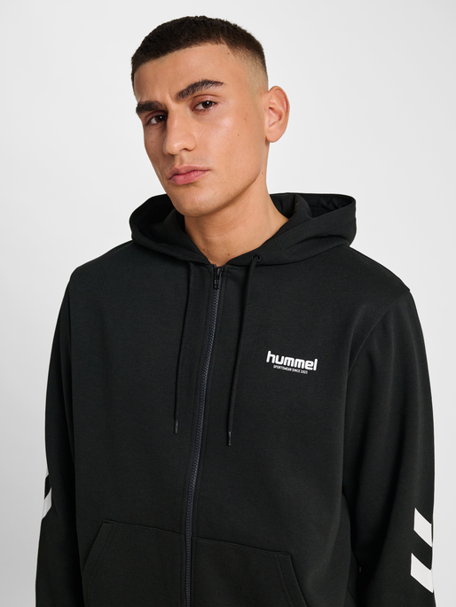 hmlLEGACY 2.0 ZIP HOODIE, BLACK, model
