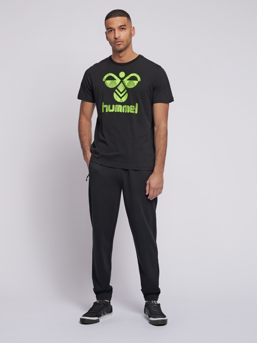 hmlVALTER T-SHIRT S/S, 2001, model