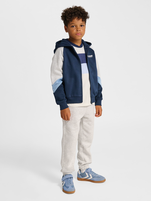 hmlJR LOOSE BLOCKED ZIP HOODIE, DRESS BLUES/FADED DENIM, model