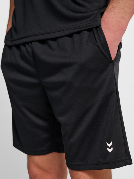 hmlPULSE TRAINING SHORTS, BLACK, model